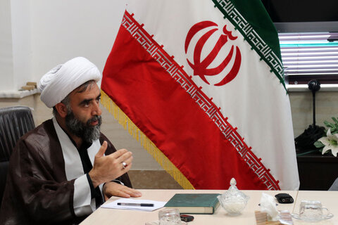 بانوان حوزوی با تبیین شاخص‌های انتخاب اصلح، زمینه را برای حضور شخصیت‌هایی جهادی و متخصص فراهم آورند