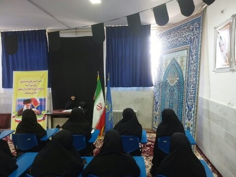 وظیفه طلاب، تبیین شاخص‌های فرد اصلح است