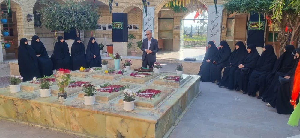 حوزه علمیه خواهران مازندران در معراج شهدا بیعت کردند