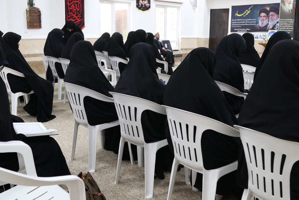 تصاویر/ جلسه درس اخلاق نماینده ولی فقیه در استان بوشهر در مدرسه علمیه خواهران بوشهر