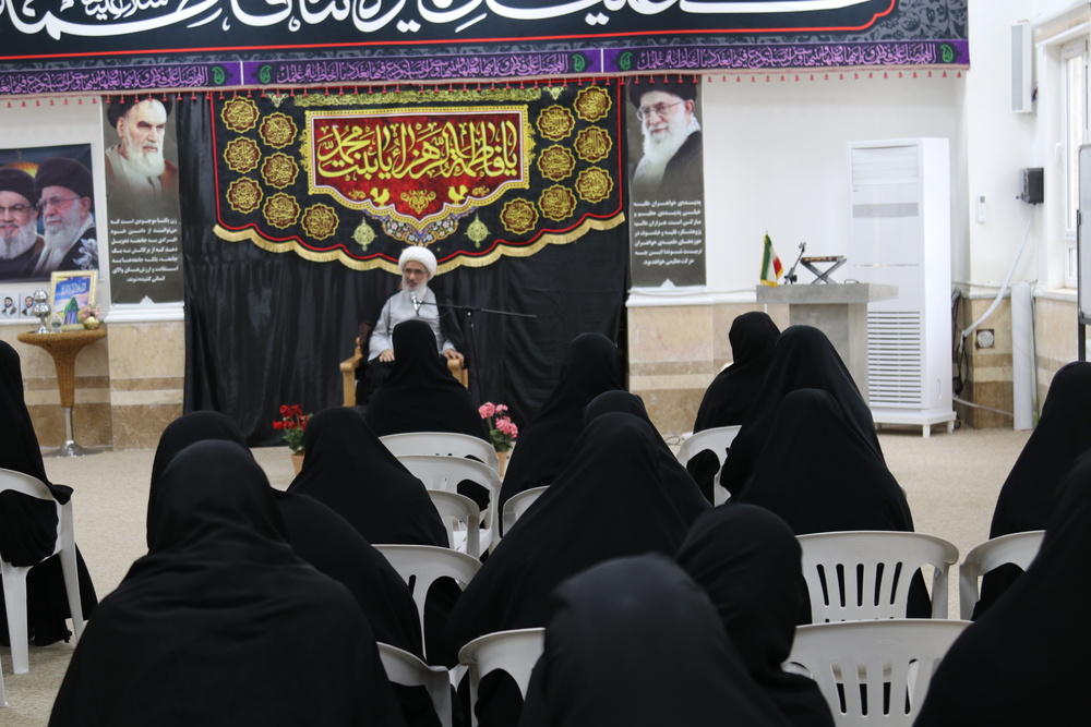 تصاویر/ جلسه درس اخلاق نماینده ولی فقیه در استان بوشهر در مدرسه علمیه خواهران بوشهر
