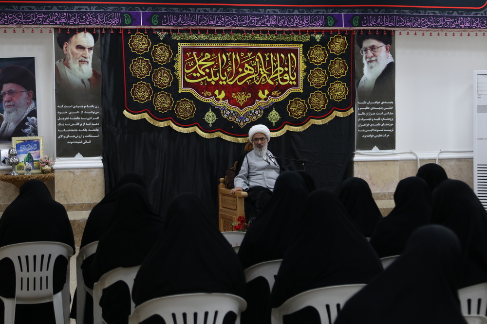 تصاویر/ جلسه درس اخلاق نماینده ولی فقیه در استان بوشهر در مدرسه علمیه خواهران بوشهر