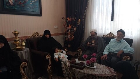 دیدار کادر و طلاب مدرسه علمیه معصومیه تفرش با خانواده شهید شعبانعلی