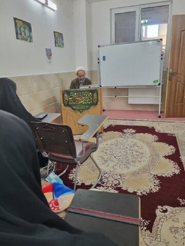 شیوه راهبردی حضرت زهرا (س) در مقابل سختی و مشکلات، صبر و استقامت بود