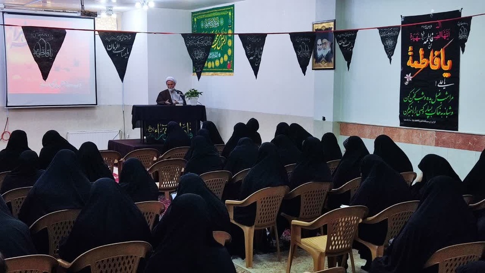 نشست فاطمی در مدرسه علمیه زهرائیه نجف‌آباد برگزار شد