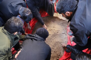 تصاویر/ تشییع و خاکسپاری شهید گمنام در مرکز مدیریت حوزه‌های علمیه خواهران