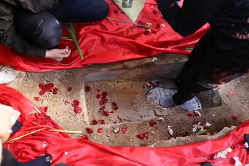 تصاویر/ تشییع و خاکسپاری شهید گمنام در مرکز مدیریت حوزه‌های علمیه خواهران