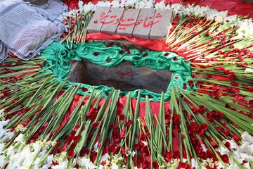 تصاویر/ تشییع و خاکسپاری شهید گمنام در مرکز مدیریت حوزه‌های علمیه خواهران