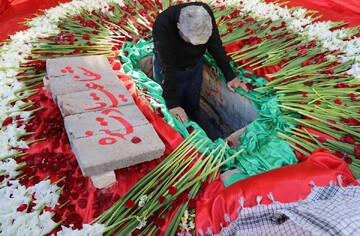 تصاویر/ تشییع و خاکسپاری شهید گمنام در مرکز مدیریت حوزه‌های علمیه خواهران