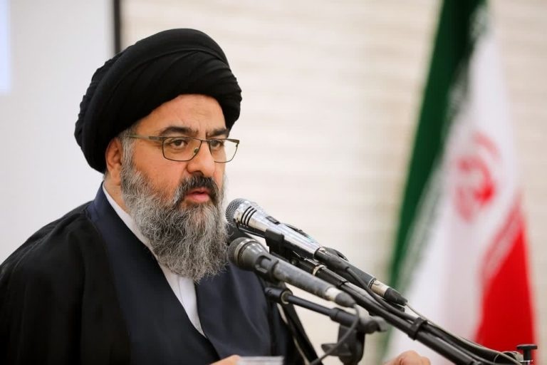 ریشه خیرات و بدی‌ها در وجود خود انسان است