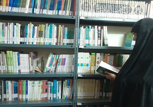 بازدید طلاب رشته مدرسی ادبیات عرب مدرسه علمیه تخصصی آیت‌الله ایروانی(ره) قم، از کتابخانه تخصصی ادبیات آیت‌الله سیستانی