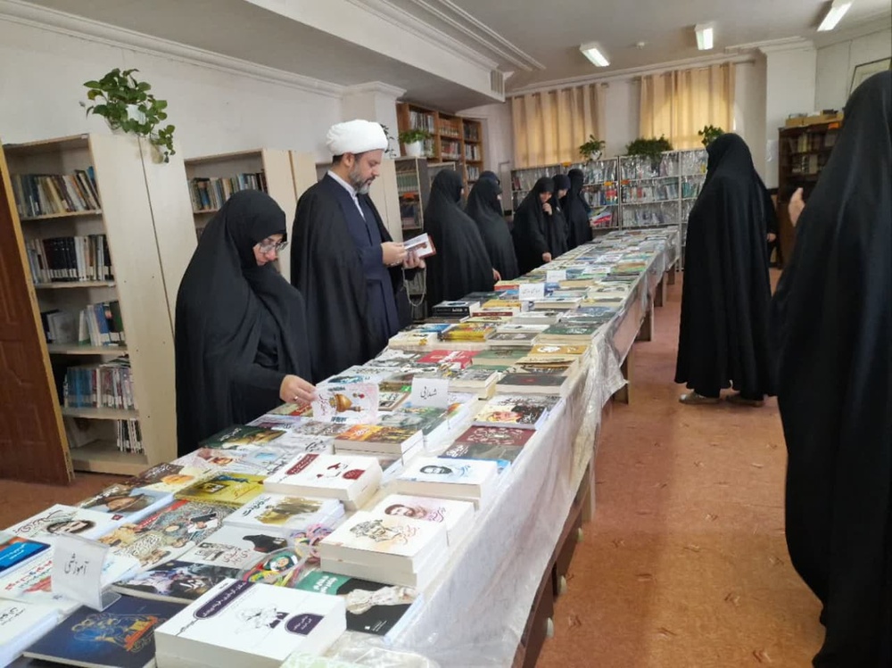نمایشگاه تخصصی کتاب زن و خانواده در سمنان برگزار شد

