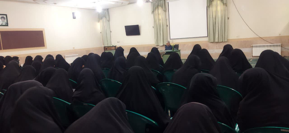 حضور رئیس مرکز برنامه‌ریزی و نظارت در مدرسه علمیه حضرت زینب سلام‌الله کرمان