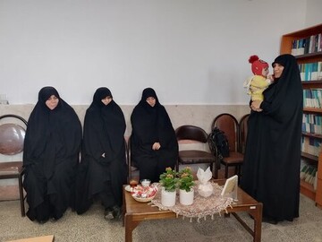 تصاویر/ تجلیل از اساتید مدرسه علمیه فاطمه المعصومه دلیجان به مناسبت روز زن