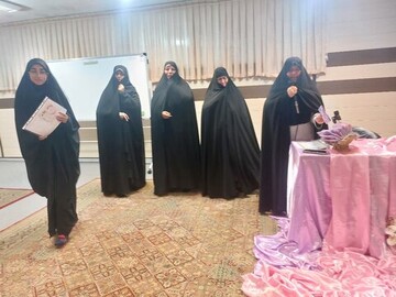 تصاویر/ تقدیر از برگزیدگان پژوهش و شرکت کنندگان در مناظرات دانشجویی در اراک