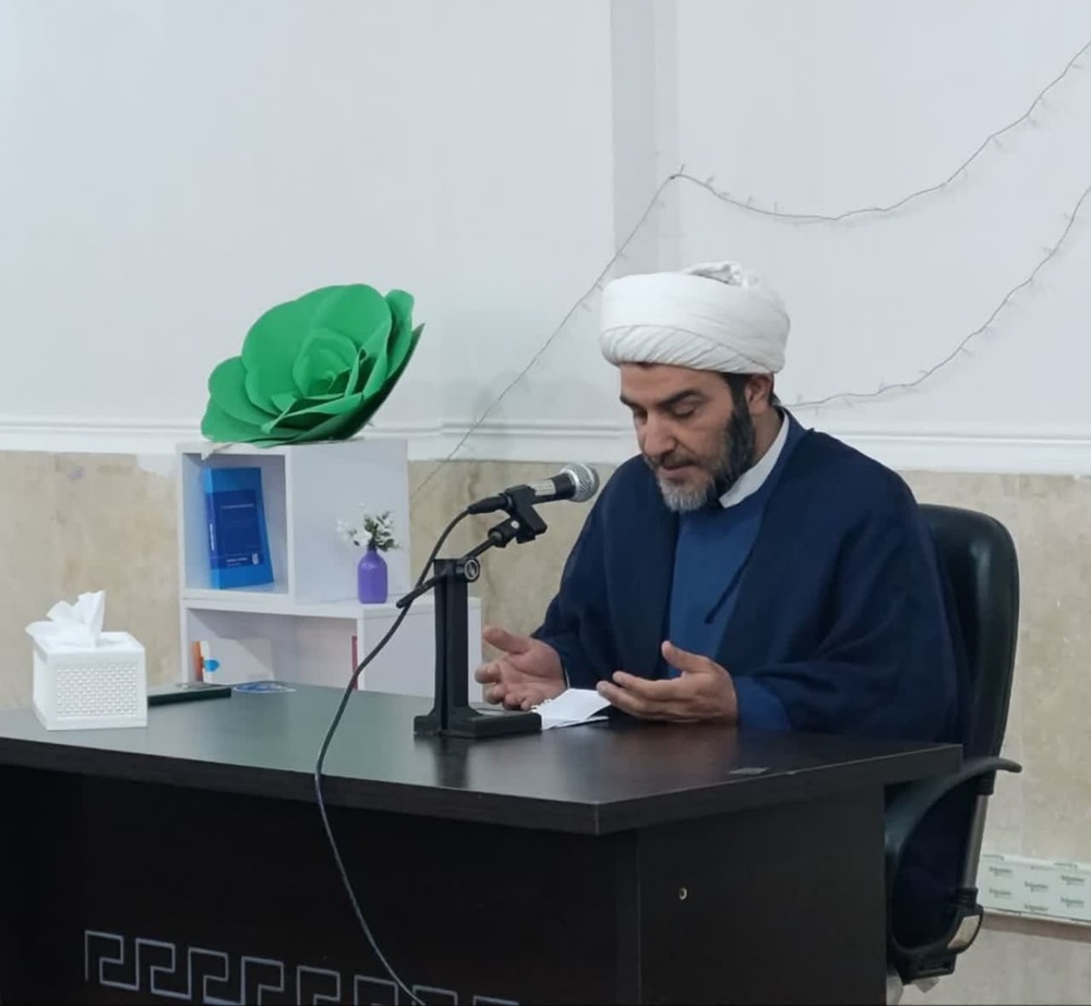 زیر بنای کار طلاب، تسلط بر معارف دینی است 
