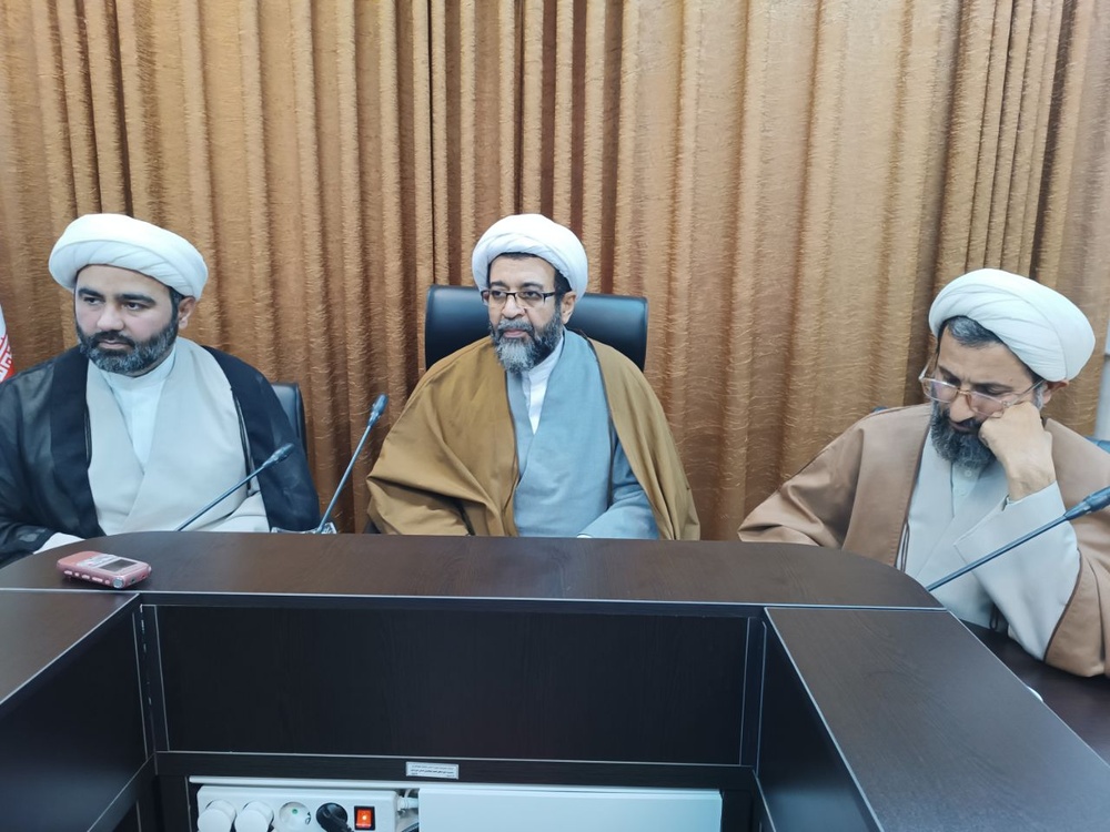 تقویت استقلال حوزه‌های علمیه و سرآمدی اساتید در تمام عرصه‌های آموزش و پژوهش،  ضروری است