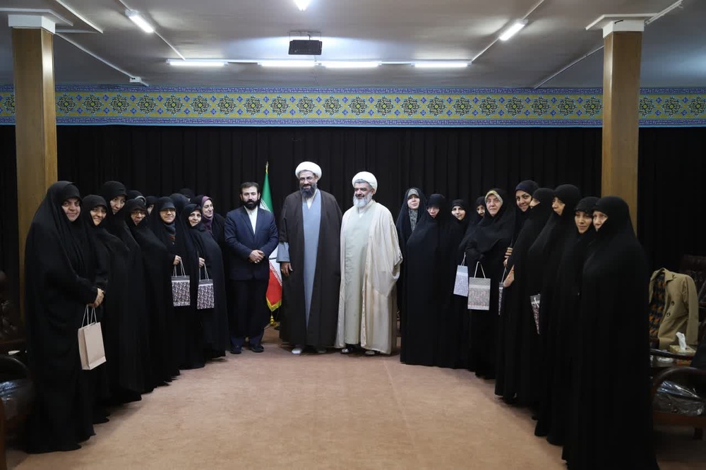 دیدار اعضا مجمع بانوان فعال فرهنگی استان همدان با نماینده ولی فقیه در استان 