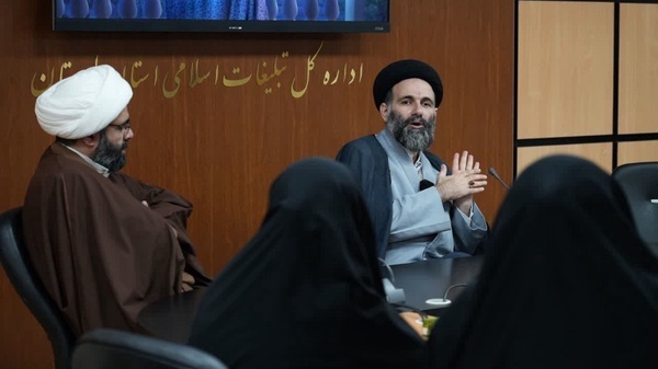بانوان مسئولیت عظیم جهاد تبیین را بر عهده دارند