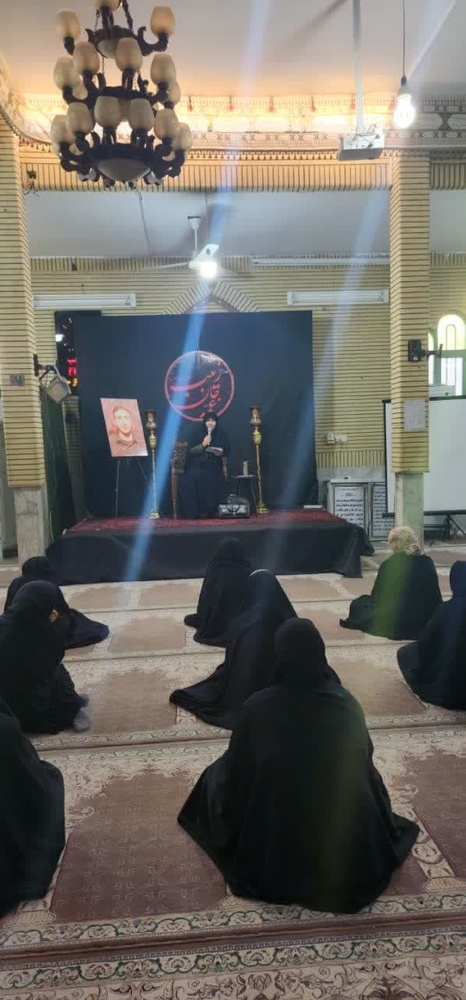 بررسی دستاوردهای انقلاب اسلامی درجمع دانش آموزان معتکف گرمسار