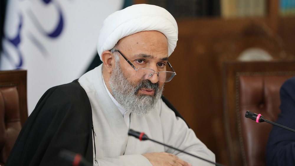 ایجاد تعادل و استفاده بهینه از توانمندی‌های زنان در جامعه مورد توجه قرار گیرد