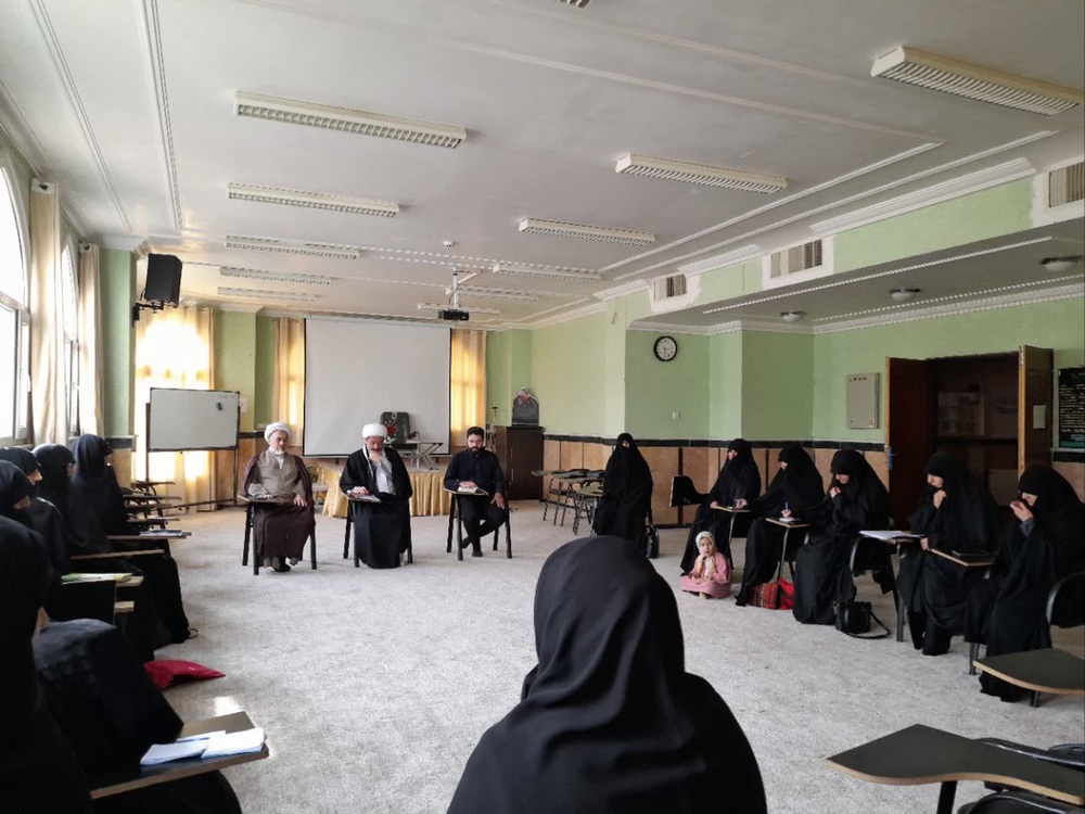 آغاز به کار اولین گروه علمی مدارس علمیه خواهران استان سمنان 
