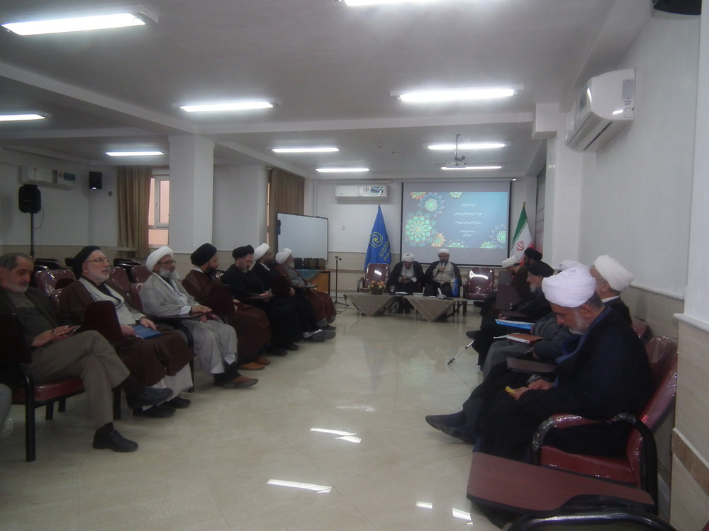 نشست مؤسسین و رؤسای هیات امنای مدارس علمیه خواهران خوزستان برگزار ‌شد