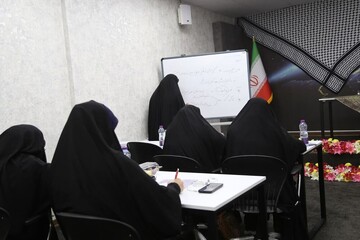 تصاویر/ کارگاه آموزش خبرنویسی ویژه رابطین خبری مدارس علمیه خواهران خوزستان