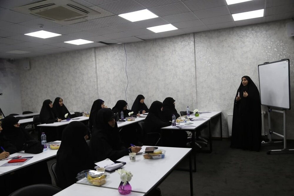 برگزاری کارگاه آموزش خبرنویسی ویژه رابطین خبری مدارس علمیه خواهران خوزستان 