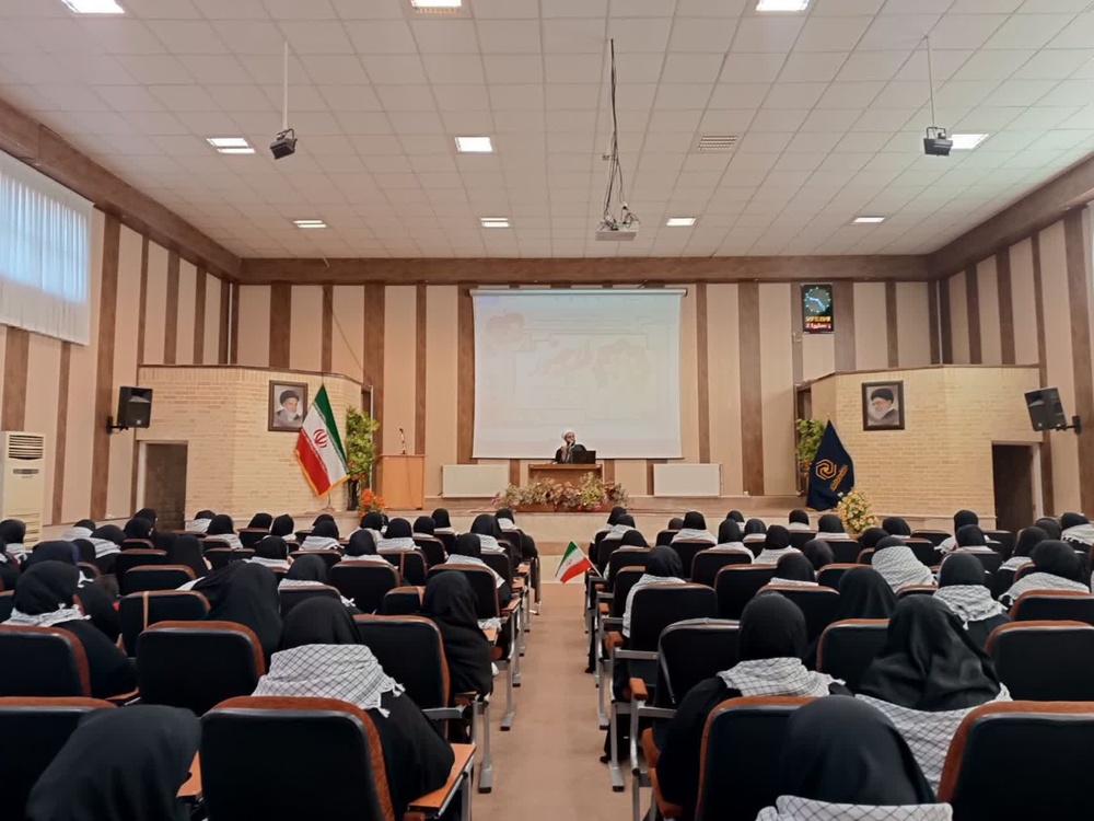 طلبه ناکارآمد، دچار بحران هویت می‌شود 