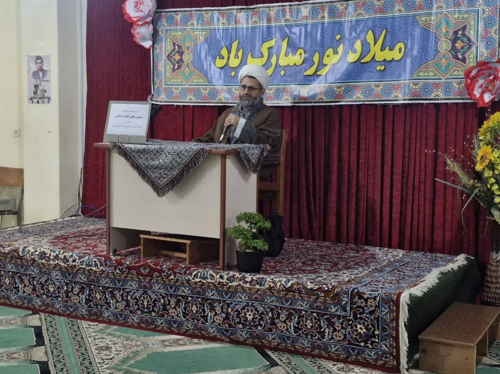 طلاب در صف مقدم دفاع از نظام هستند