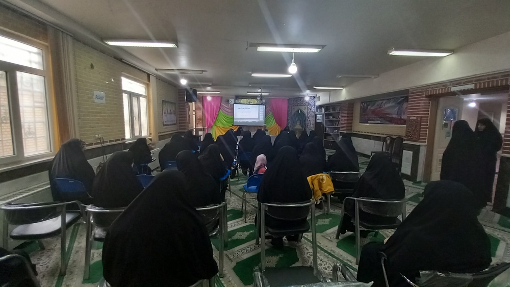 برگزاری نشست علمی_ترویجی «شاخصه‌های تحکیم خانواده بر اساس سوره احزاب با تاکید بر اصول عاطفی»