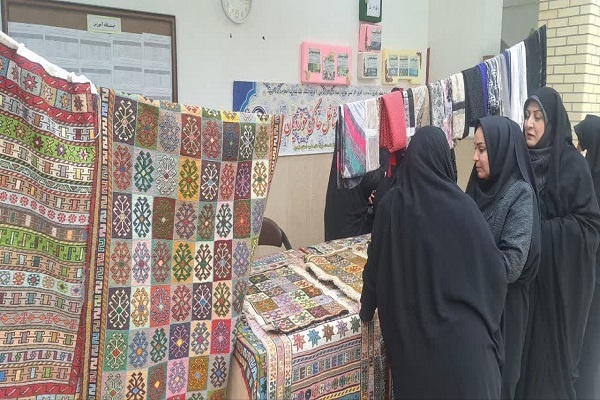 برگزاری نمایشگاه دستاوردهای انقلاب در پارس‌آباد