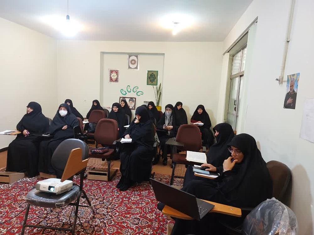 قرآن کتاب هدایت برای همه مردم و مرجعیت منبع دینی در جهان است