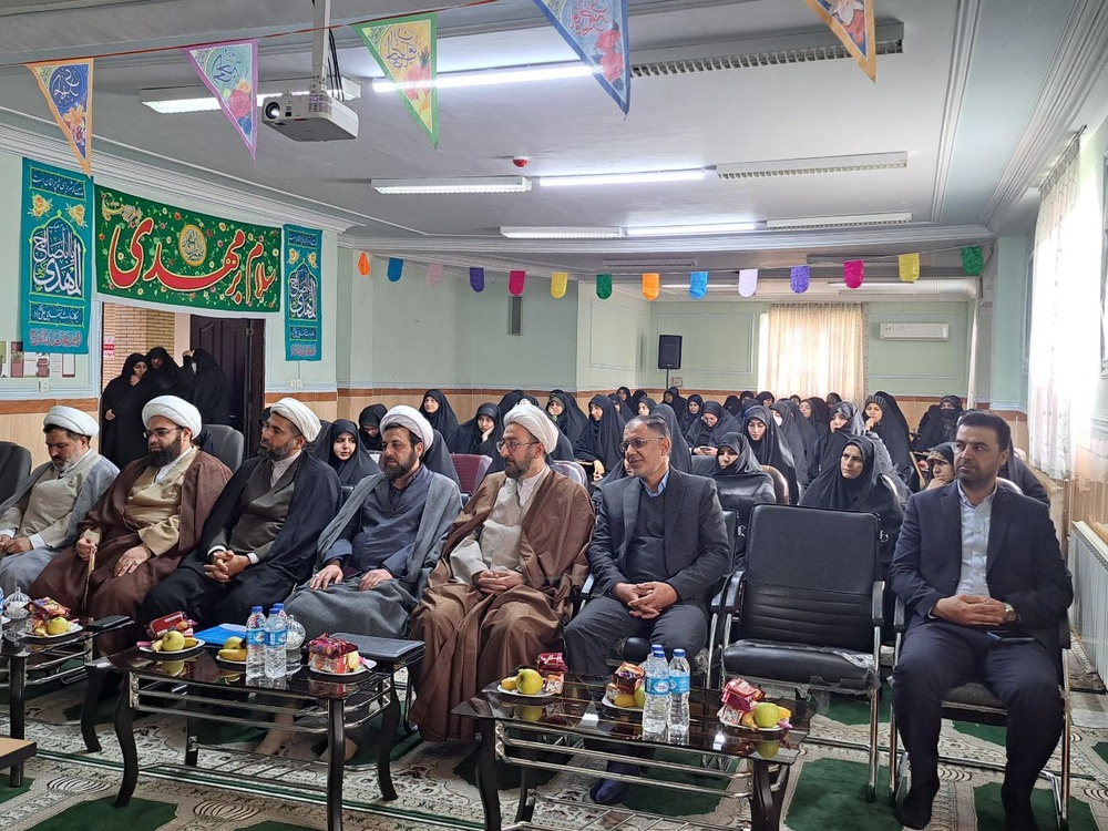 برگزاری آیین اختتامیه اولین جشنواره استانی بانوی کرامت در استان ایلام