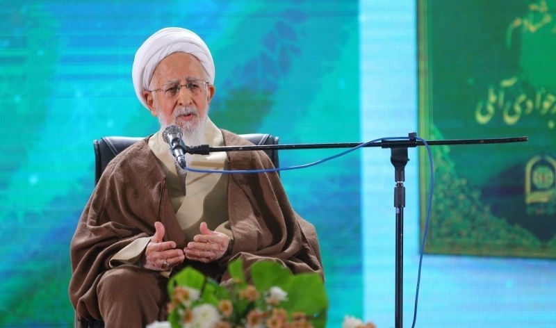تأکید آیت الله جوادی آملی بر اطاعت از رهبر انقلاب