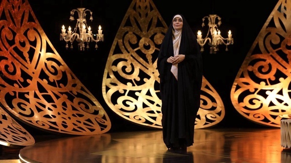 آفتابگردون، زندگی افراد متحول شده‌ به ویژه زنان محجبه را به تصویر می‌کشد