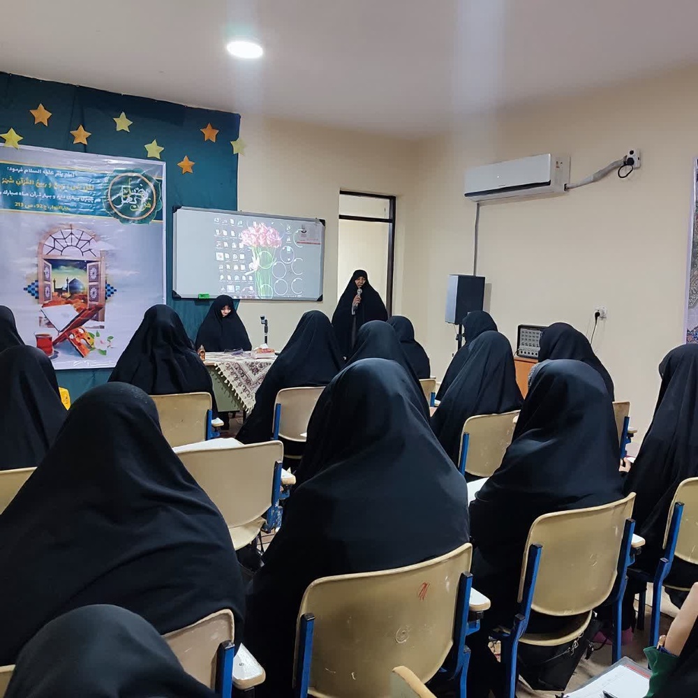 طلاب مهر و محبت به مردم را سرلوحه کار خود کنند