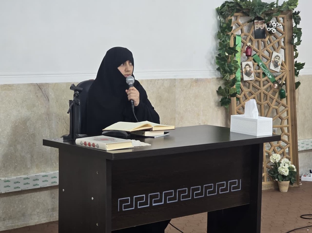 آگاهی‌بخشی به خانواده‌ها در مورد مسائل تربیتی و دینی وظیفه طلاب است 
