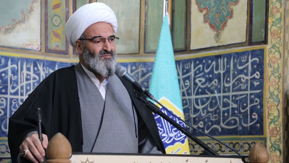 دشمنان با تبلیغات گسترده به دنبال تغییر هویت زنان هستند