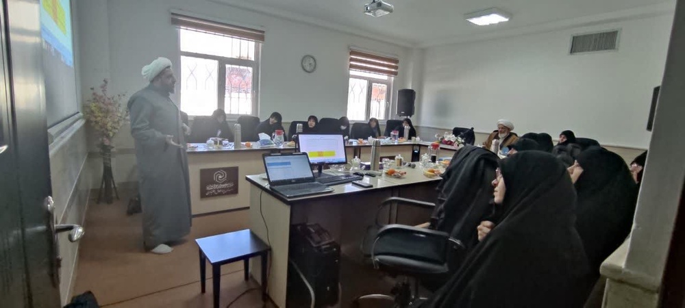 حوزه علمیه به عنوان الگوی اصلی در پیروی از منویات رهبری در جهت تشکیل خانواده و فرزندآوری باید پیش قدم باشد.