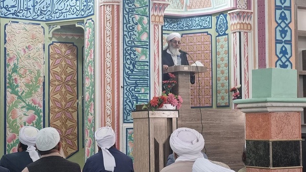 هر کسی بانوان را از دانش محروم کند، متحجر است