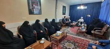 تصاویر/ بازدید مدیر و کادر حوزه علمیه خواهران استان مرکزی با نماینده ولی فقیه در استان