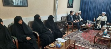 تصاویر/ بازدید مدیر و کادر حوزه علمیه خواهران استان مرکزی با نماینده ولی فقیه در استان
