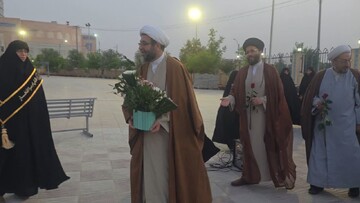 ادای احترام مدیر حوزه های علمیه خواهران کشور به شهید گمنام در یزد