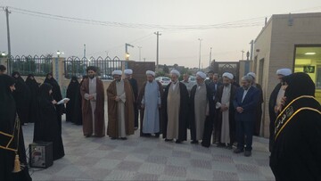 ادای احترام مدیر حوزه های علمیه خواهران کشور به شهید گمنام در یزد