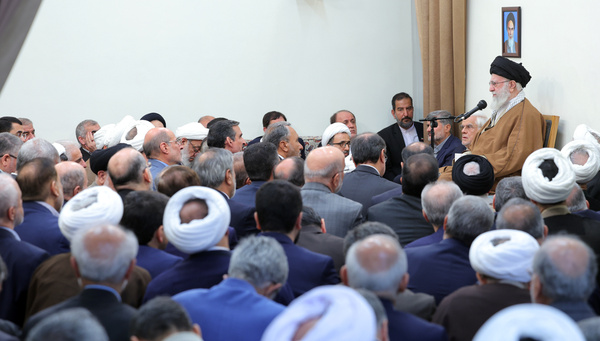 مسائل کشور را به گفت‌وگوها گره نزنیم