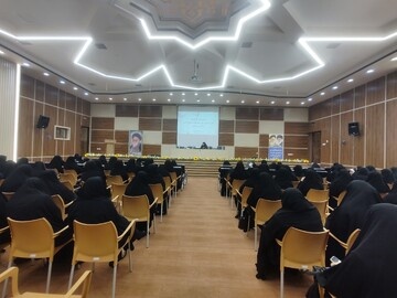 تشریح برنامه‌های آموزشی حوزه‌های علمیه خواهران کشور در نشست با اساتید یزد