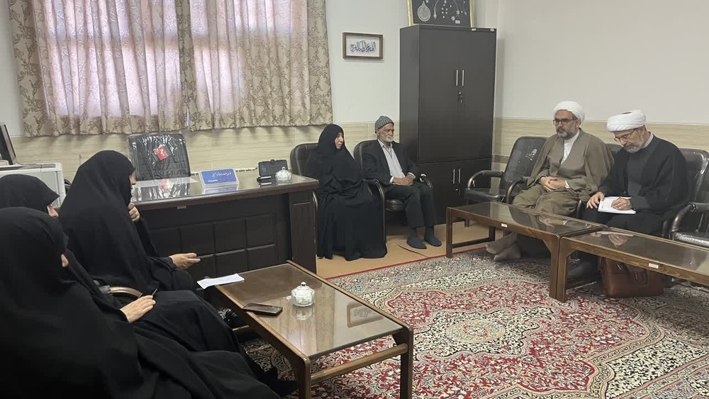 بررسی میدانی مسائل مدرسه علمیه الزهرا(س) مهریز با حضور معاون فرهنگی حوزه‌های خواهران