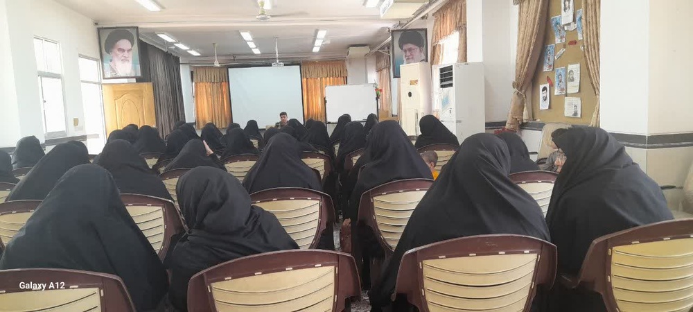 برگزاری کارگاه «کنترل آسیب‌های اجتماعی» در جمع بانوان حوزوی میبد